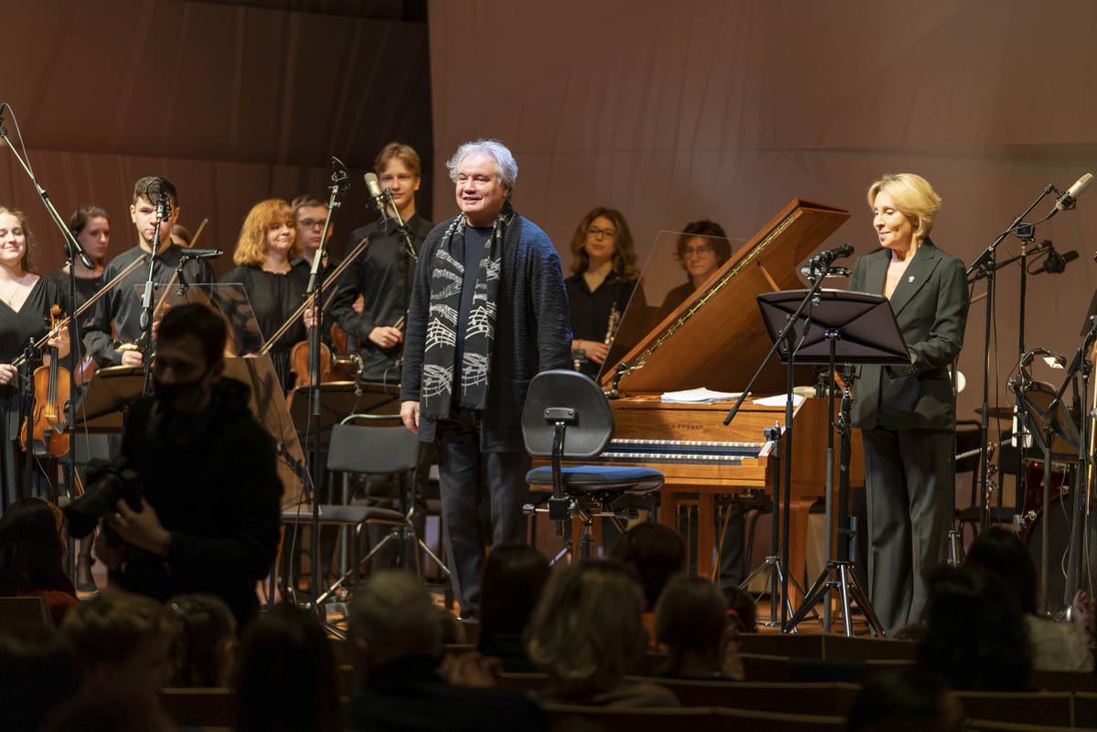 Открытие фестиваля в Зарядье. Ю. Рутберг, Гнесинские виртуозы, дирижер - М. Хохлов