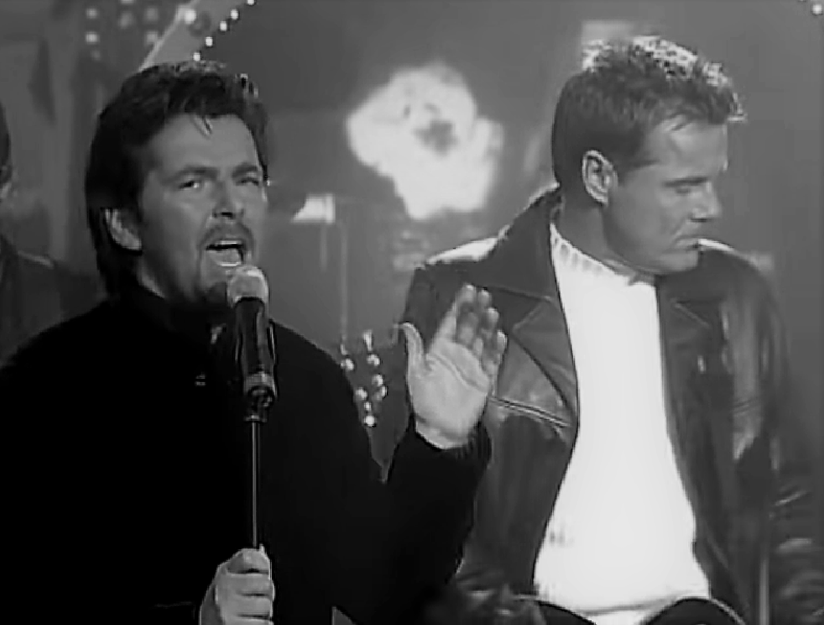 Modern Talking - немецкая евродиско-группа, состоящая из вокалиста Томаса Андерса и продюсера Дитера Болена. Была образована в Гамбурге в 1984 году. Является одним из самых успешных коллективов за всю историю поп-музыки и самым успешным из числа созданных в Германии. (Википедия)