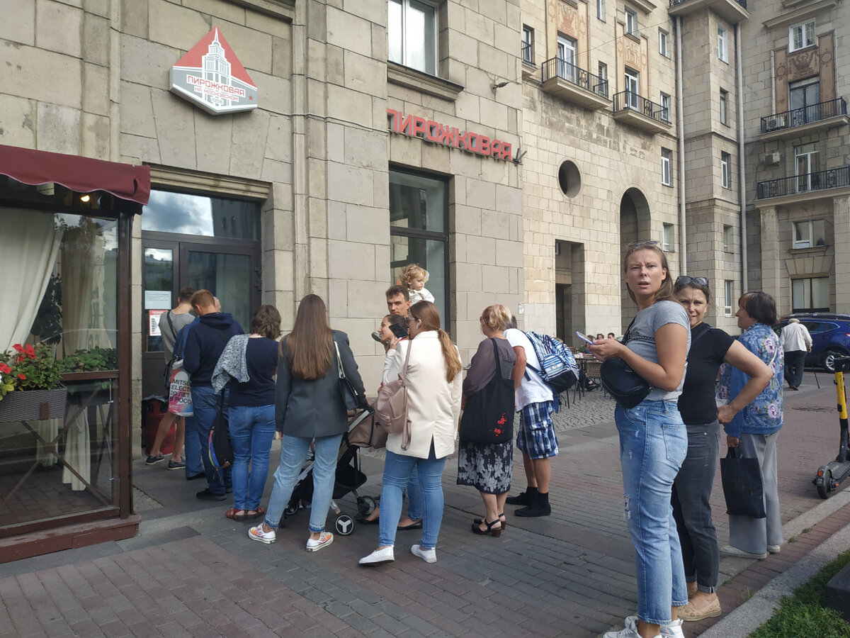 Пирожковая санкт петербург московский проспект 192. Пирожковая на Московском проспекте в СПБ. Пирожковая СПБ СССР. Пирожковая на метро парк Победы. Пирожковая на Московском 1956 года.