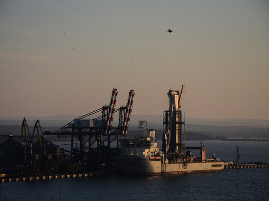     Нефтяной терминал в порту Бургаса / Global Look Press