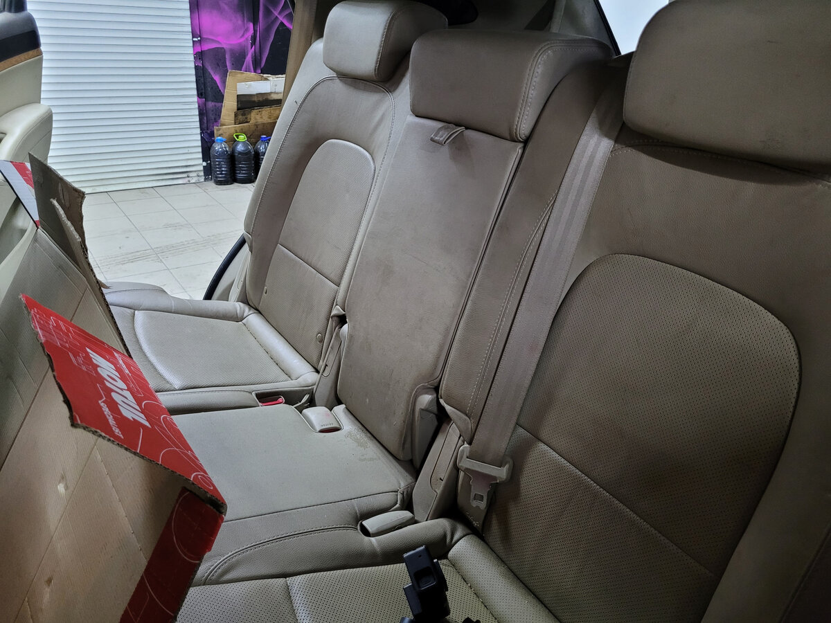 Задний диван перед химчисткой