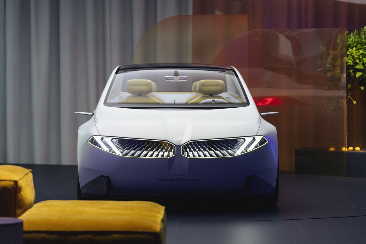 BMW Vision next 100 Concept