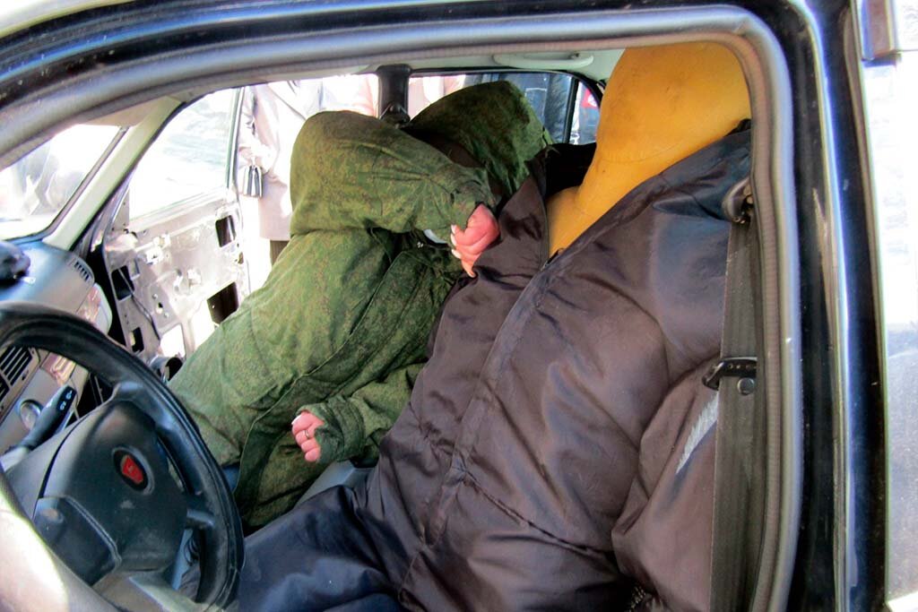    Преступление произошло 9 мая 2005 года. Таксист по рации сообщил коллегам, что на него напали