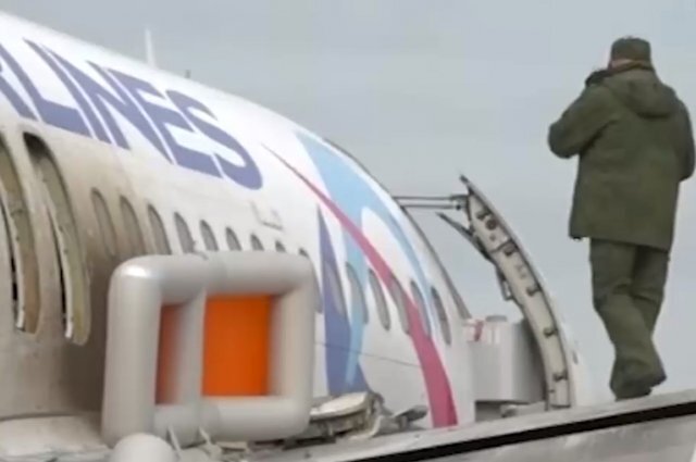 О чем говорится в расшифровке «черного ящика» севшего в поле самолета ...