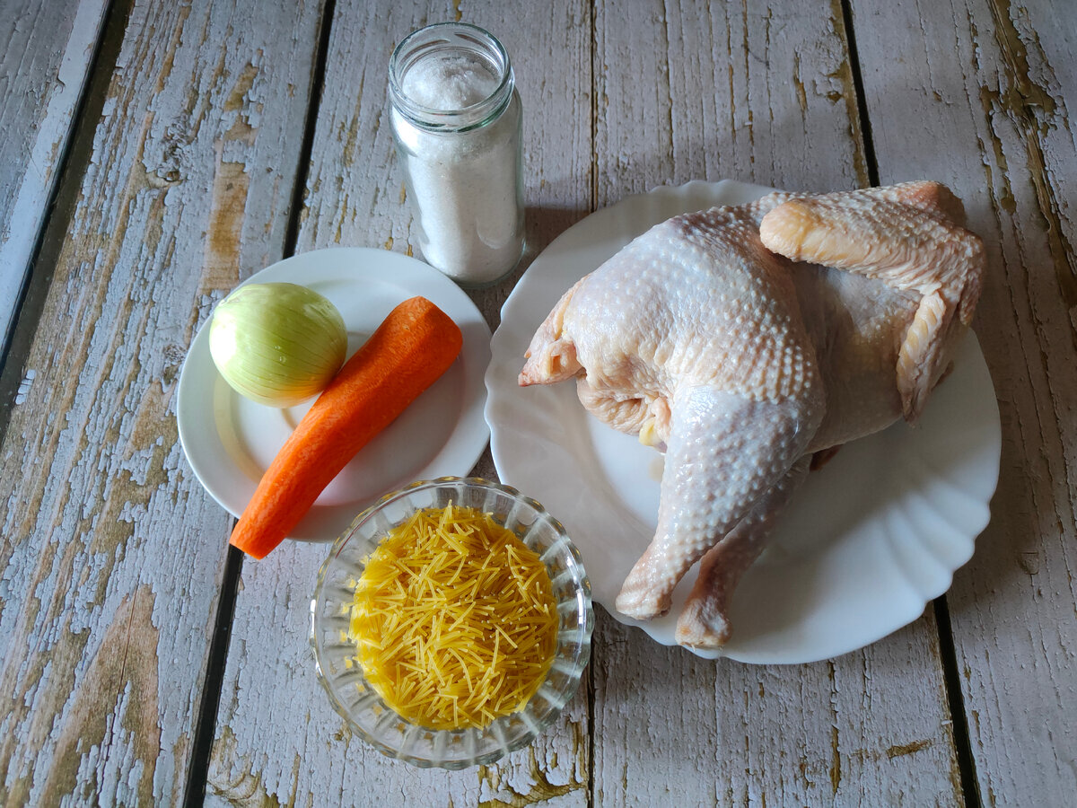 У меня сегодня несушка, которая годится только на суп. Бульон из неё отличается по вкусу от бульона из обычного бройлера. 