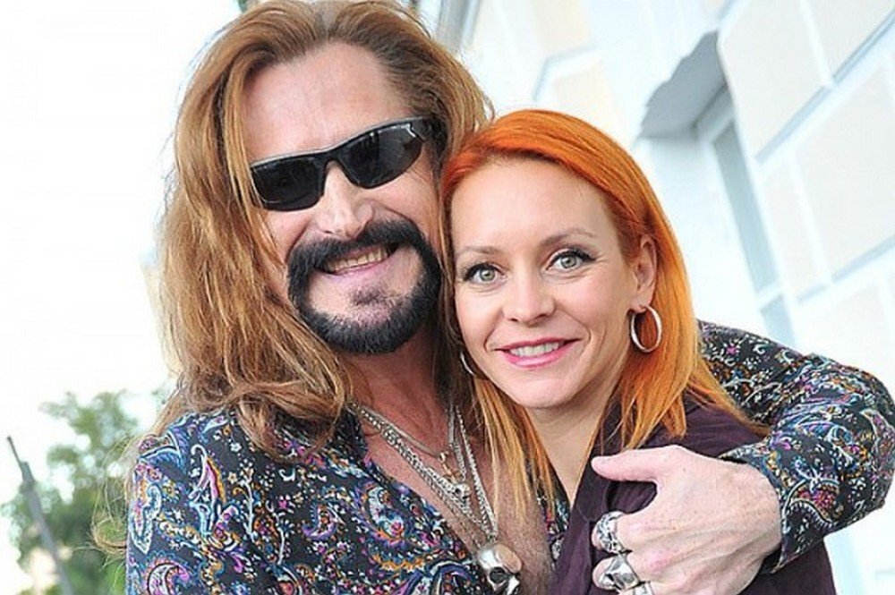 фото из прошлой жизни пары.