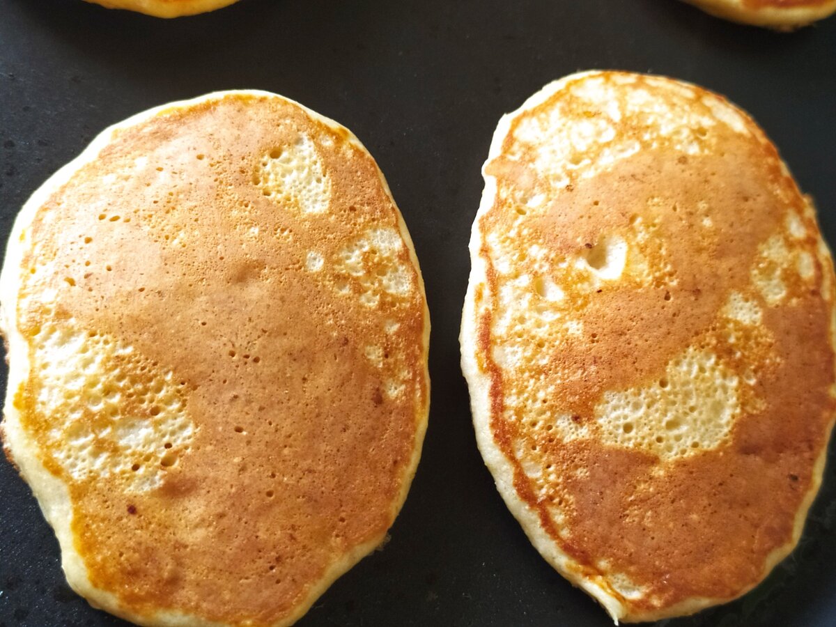 Мои утренние вкусняшки) мы едим с перетертой клубникой