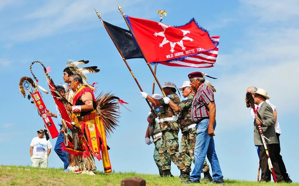 Этнический режим. Республика Лакота. Индейцы Лакота в резервациях. Лакота флаг. Флаг Лакота племени.