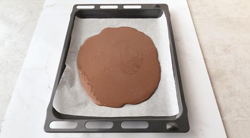 Выложить бисквит.                                 