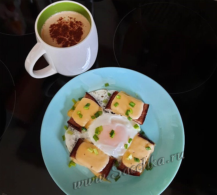 Яичница с хлебом и сыром