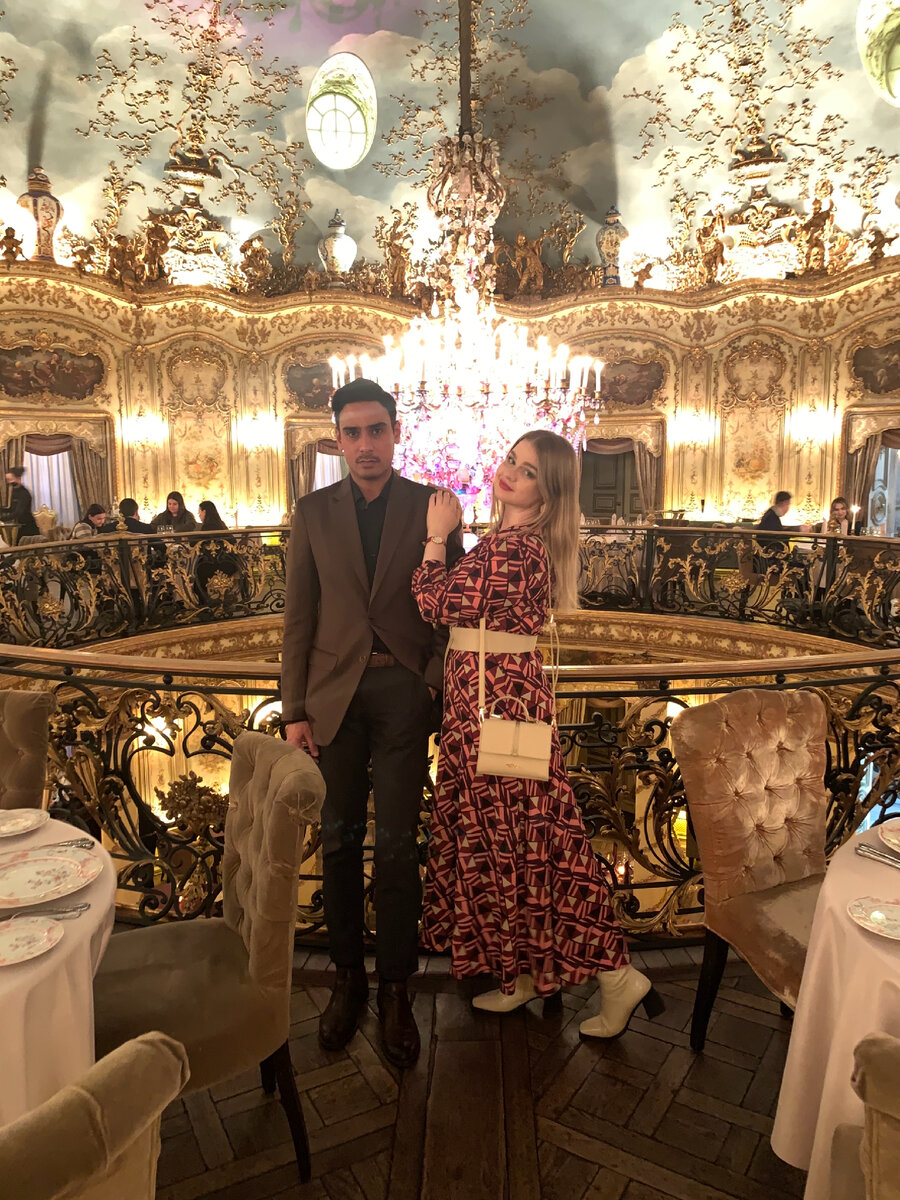 Отметили вчера  мой день рождения и заодно подачу заявления в загс в Турандот. Фото из личного архива