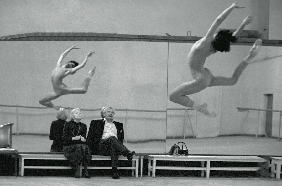 В своей альма-матер – Большом театре. За учеником наблюдают Галина Уланова и Владимир Васильев. Фото: Михаил Логвинов