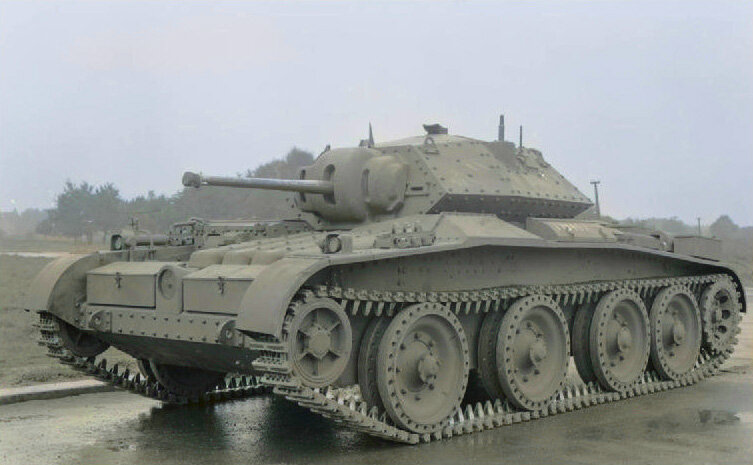 Mk V Covenanter - непосредственный  предшественник "крестоносца". Из-за многочисленных недостатков и низкой надежности так и остался в разряде учебных.