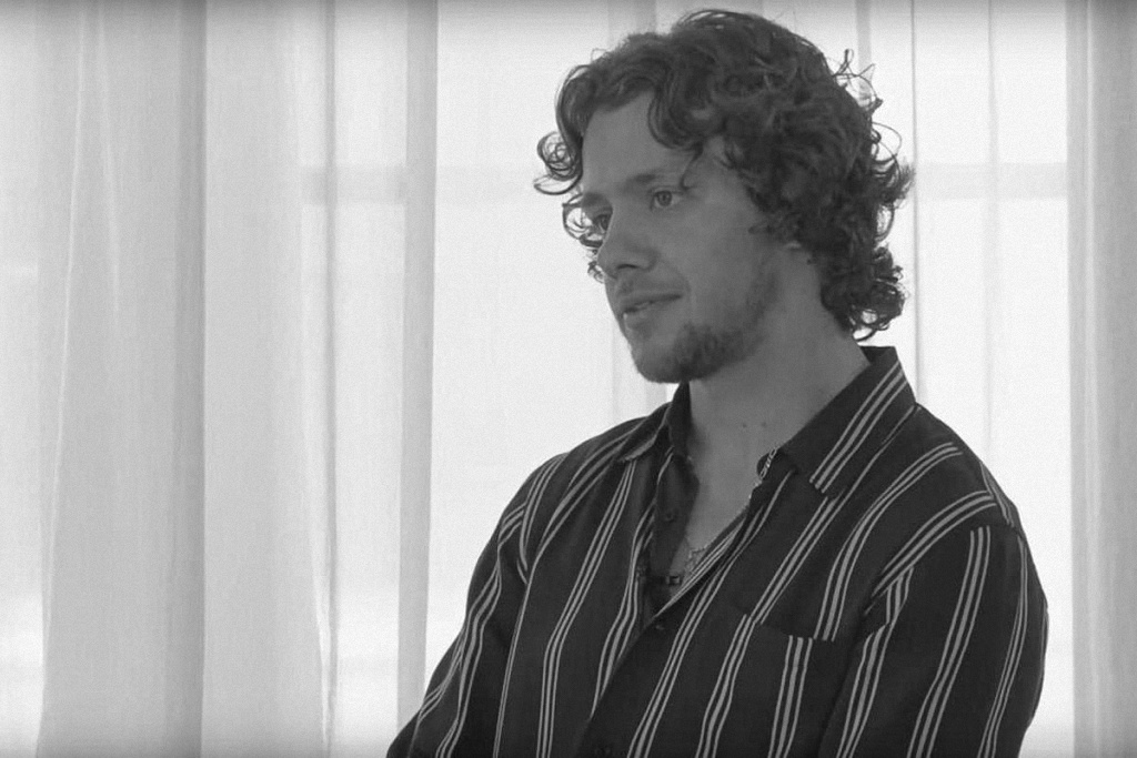 И уж конечно Панарин хорошо знал - кому давать интервью... если что