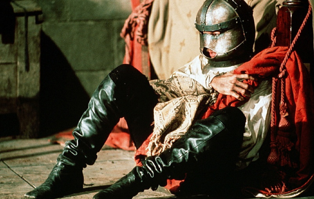 The man in the Iron Mask 1977. Железная маска Людовик 14. Узник Бастилии в железной маске.