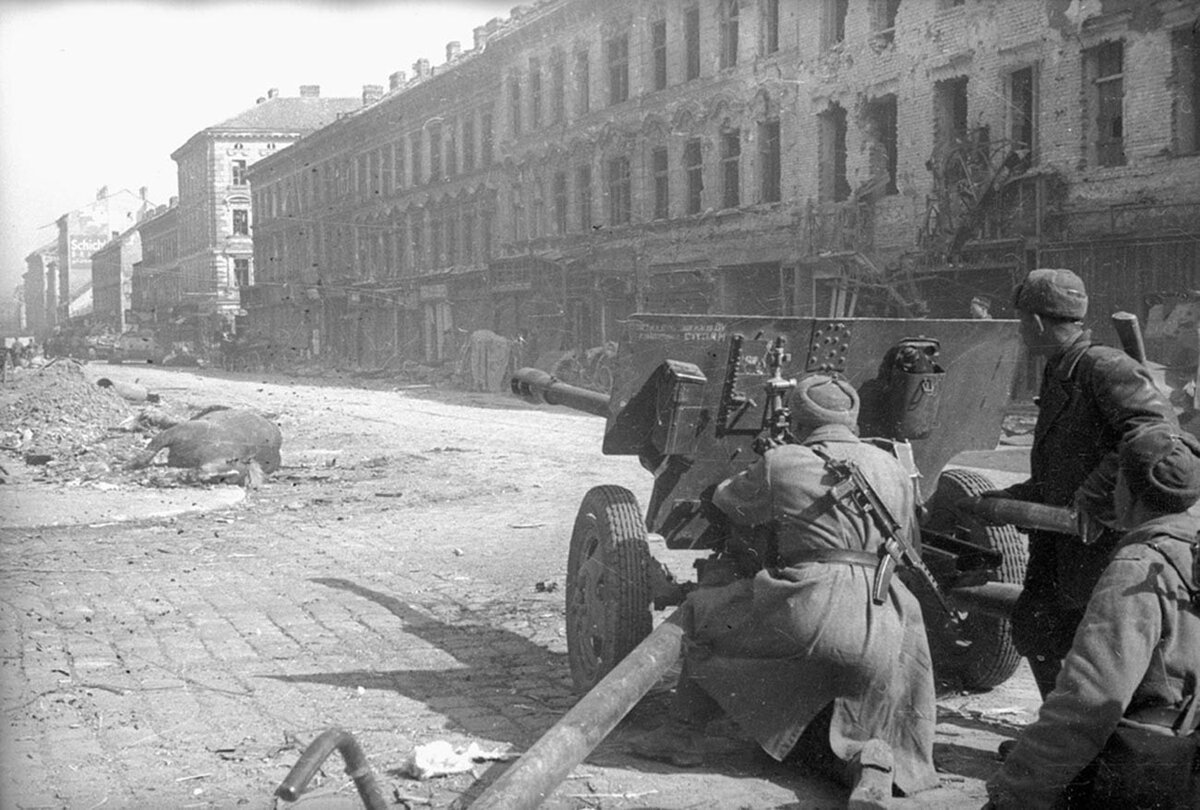 Видеохроника. Бои на улицах Будапешта 1945. Великая Отечественная война 1941. Великая Отечественная война в 1941 – 1945 г.г.. Бои в Праге 1945.