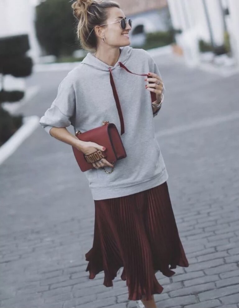 Однако, нечто похожее было в прошлых сезонах и у нас, только с плиссированной юбкой. Согласитесь, и этот вариант далёк от идеального. Яндекс.фото