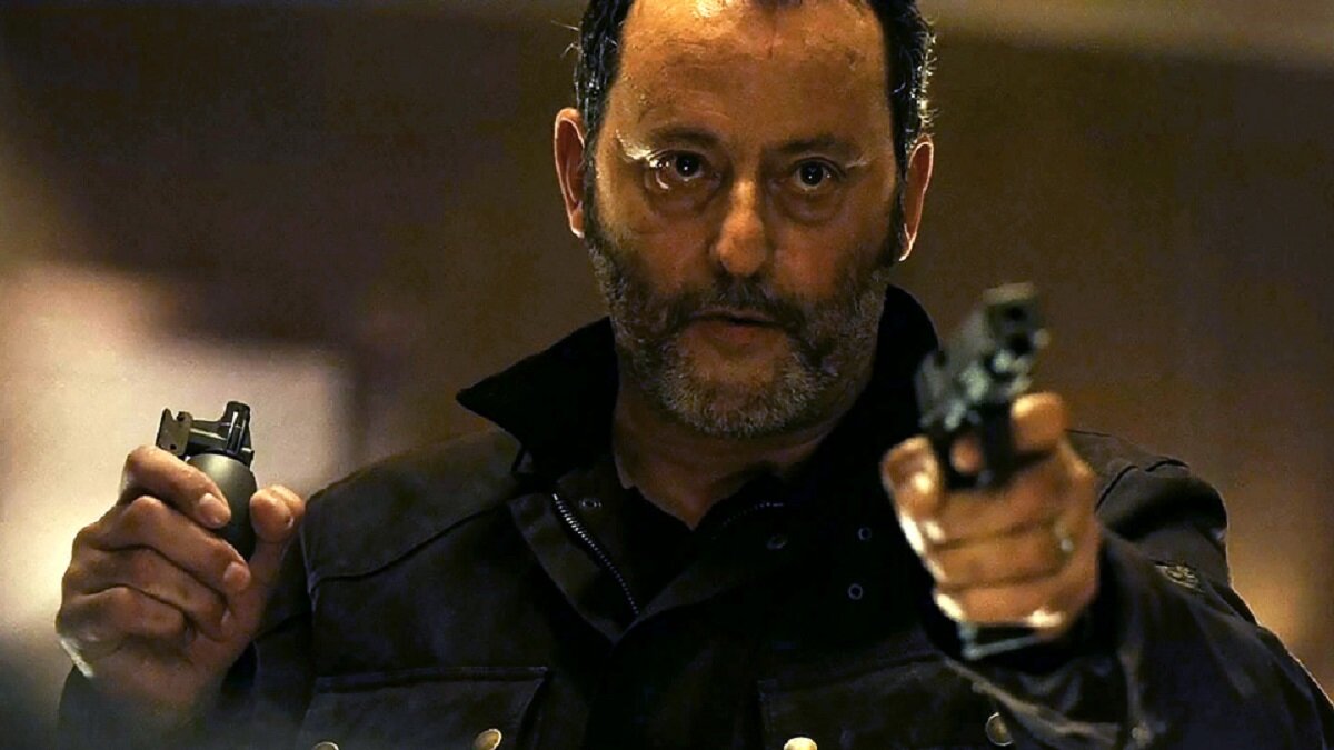 Как сказал бы наш школьный военрук в 80-е: поскольку часы НВП нам сократили, изучим  устройство ручной гранаты и пистолета на одном уроке. 