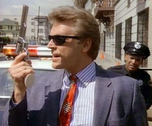 иногда Дэвида Раш даже в перерывах между съемками не выходил из образа и продолжал разговаривать с пистолетом