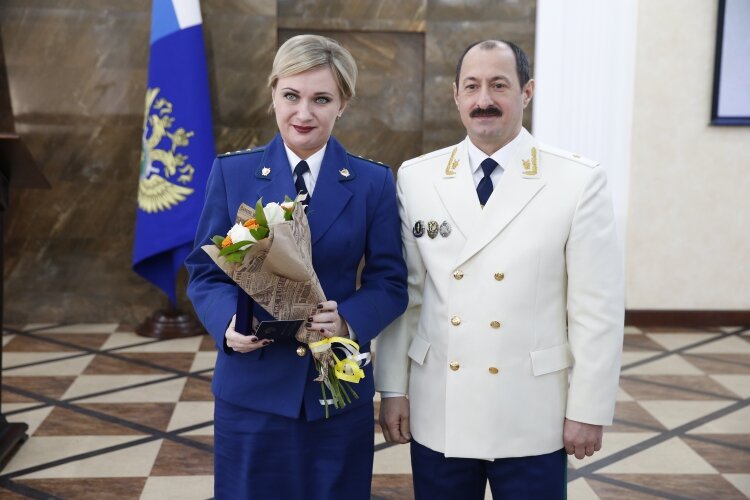 Постол Елена Владимировна - помощник прокурора Крыловского района Краснодарского края, исполнитель многочисленных отписок