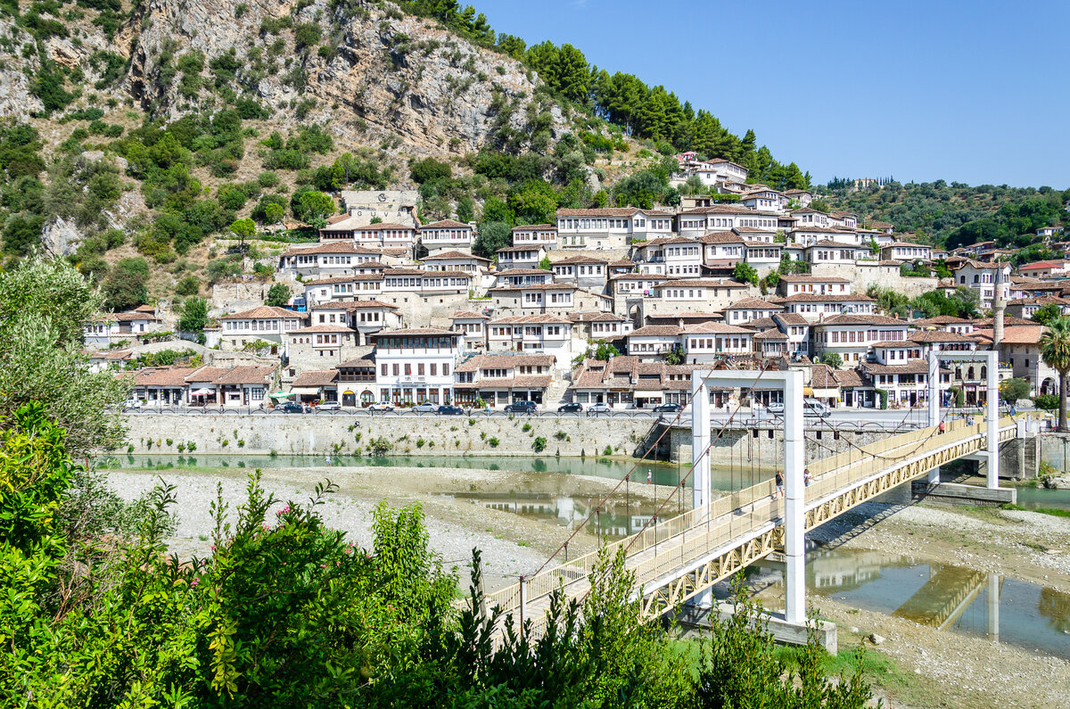 Берат - город тысячи окон