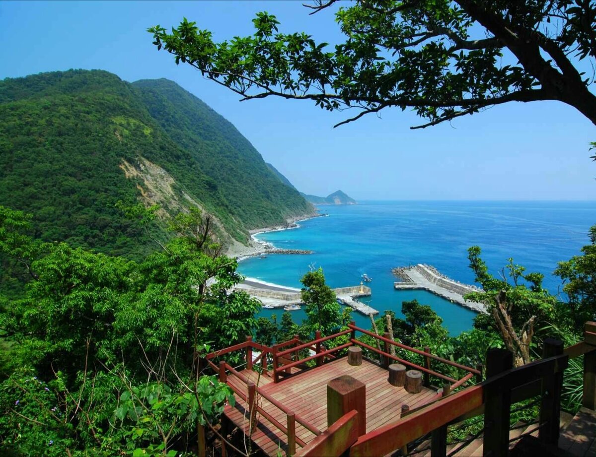 Тайвань. Красиво, есть где выпить-закусить.