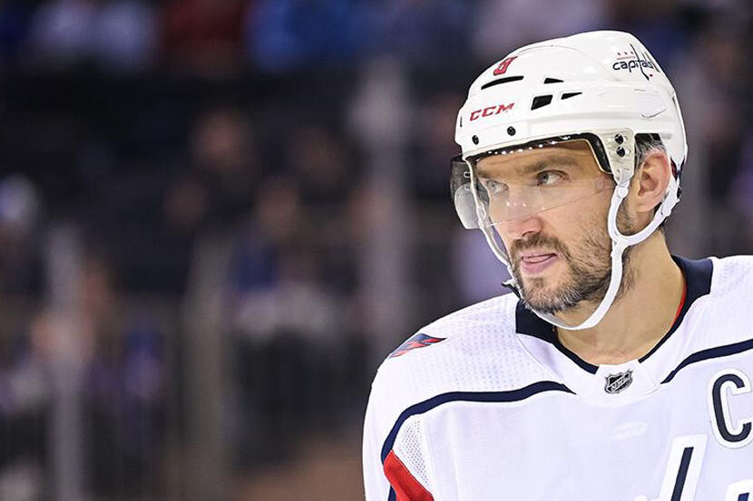 Александр Овечкин  -левый крайний нападающий ,играет за "Вашингтон Кэпиталс". фото: картинки яндекса.