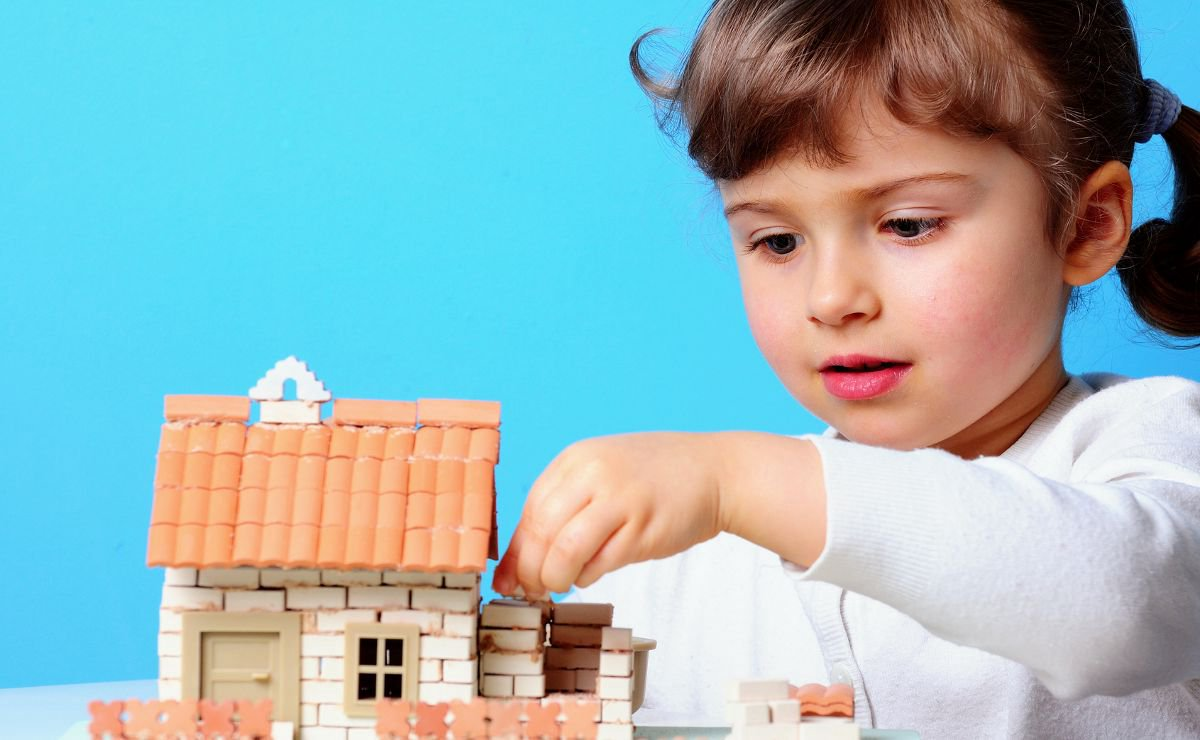 Дкп квартиры образец 2 собственника. Дети в сделках с недвижимостью. Оформить имущество на несовершеннолетнего ребенка. Оформить имущество на несовершеннолетнего ребенка. Имущество подростка.