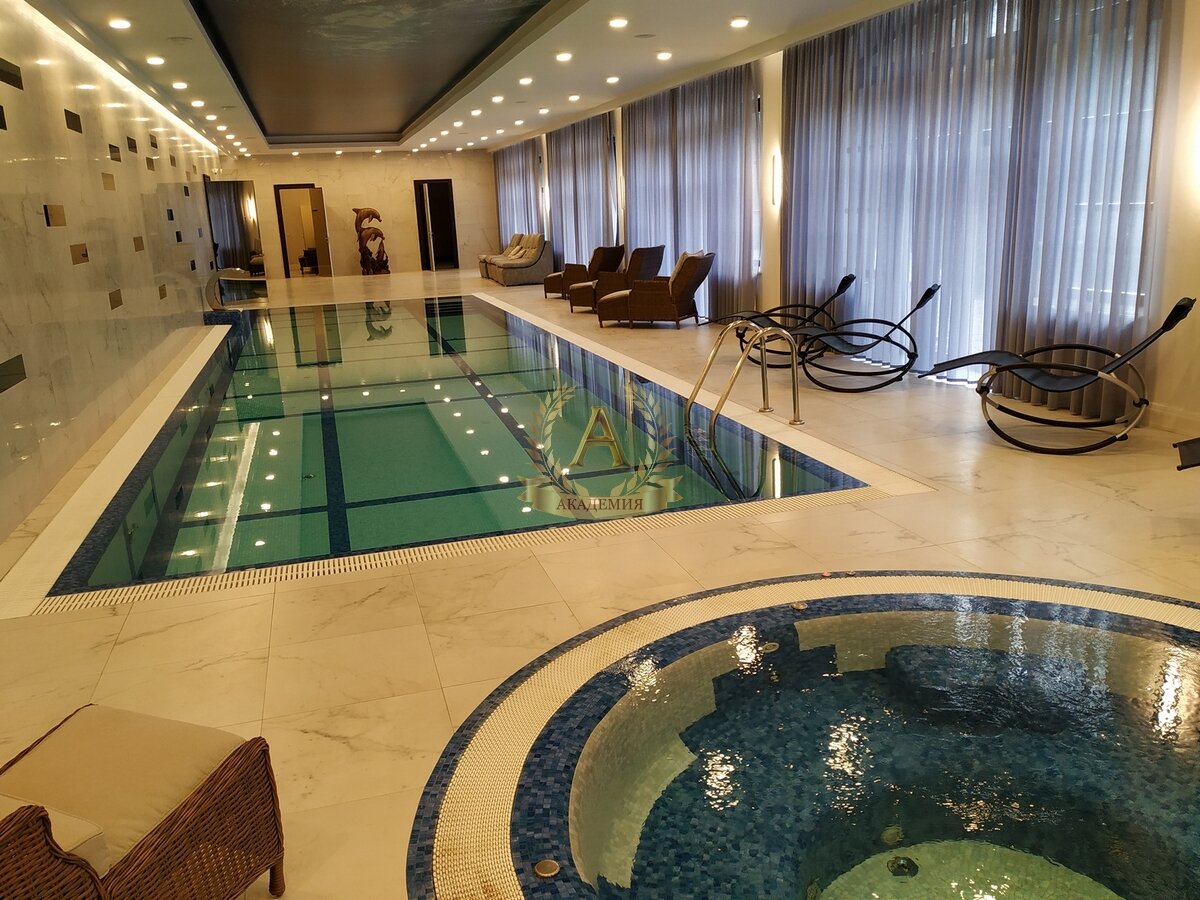 Дома с бассейнами пользуются повышенным спросом в аренду на летний сезон.