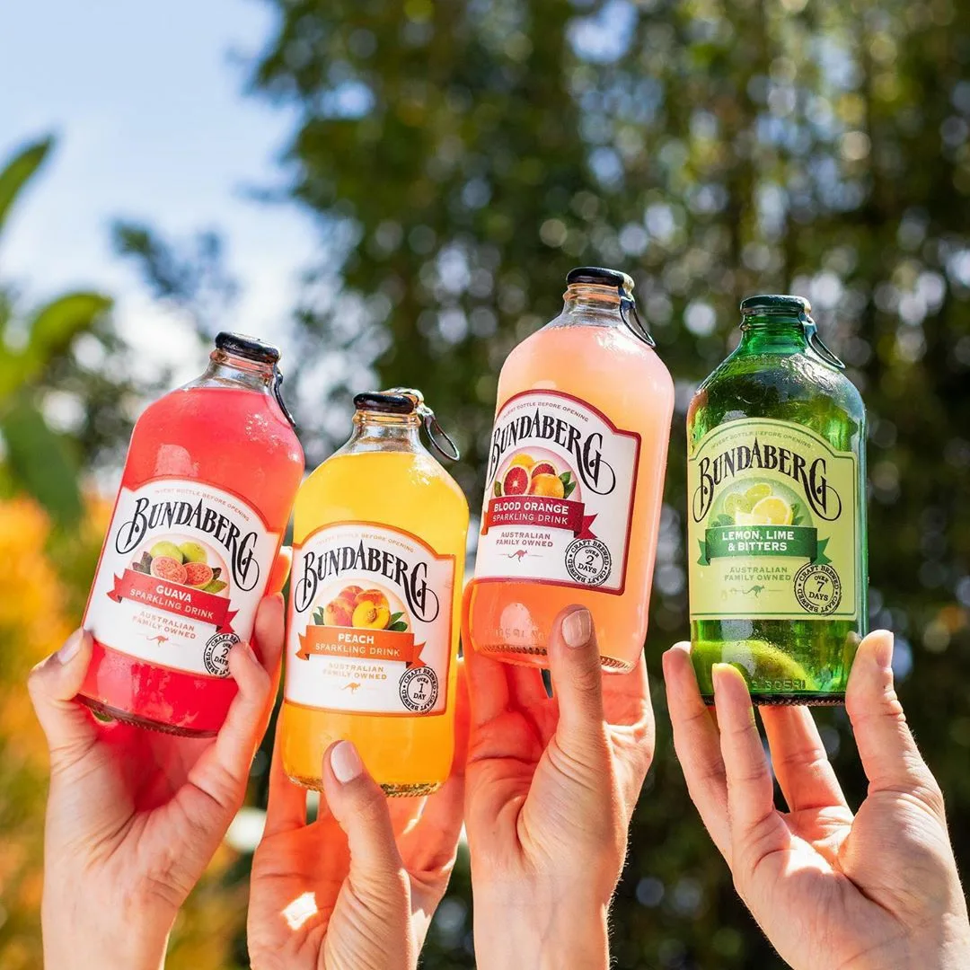 Drive me энергетик новый вкус. обзоры напитков. мальчик пьёт энергетик. обзор на напитки. драйв бабл бласт энергетик.