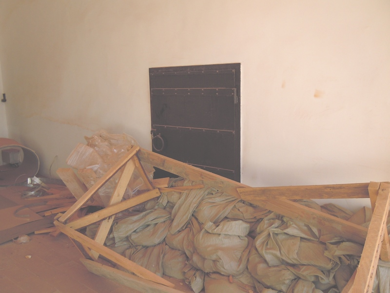 6 июня 2021 г. Мы продолжаем делать то, что мы уже много наделали (В. С. Черномырдин). Побывал в кремле и поснимал. Там территория закрыта и охрана не пускает.-44