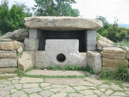 Составной дольмен