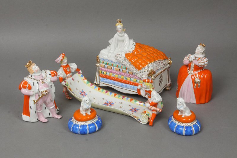 Туалетный прибор "Принцесса на горошине" - автор А. Бржезицкая, "Музей-усадьба "Кусково", https://goskatalog.ru/ Серебряная медаль выставки