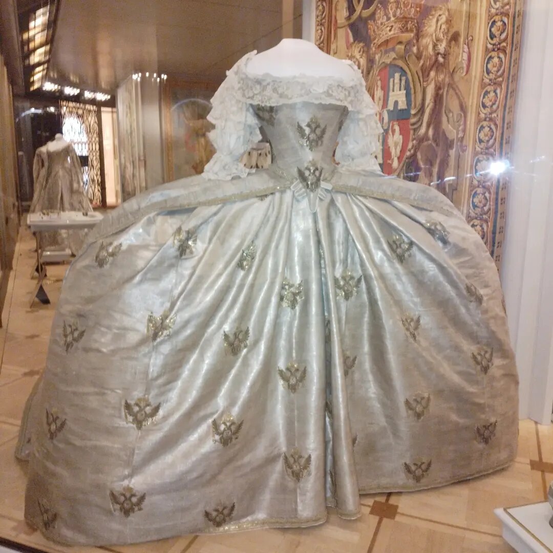 Светское платье в Оружейной палате. Фото автора.