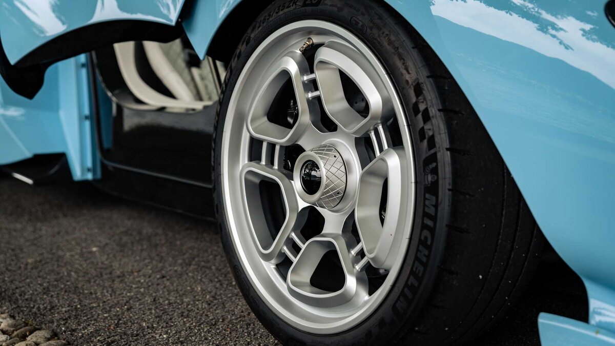 De Tomaso P72