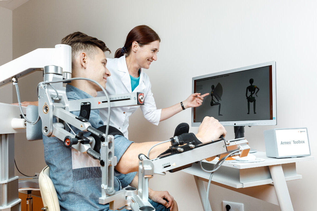 Комплекс Armeo Spring с расширенной обратной связью – пассивный экзоскелет для реабилитации верхних конечностей, который способствует восстановлению функции руки и кисти, утраченных после инсульта, ЧМТ, неврологических или ортопедических заболеваний.