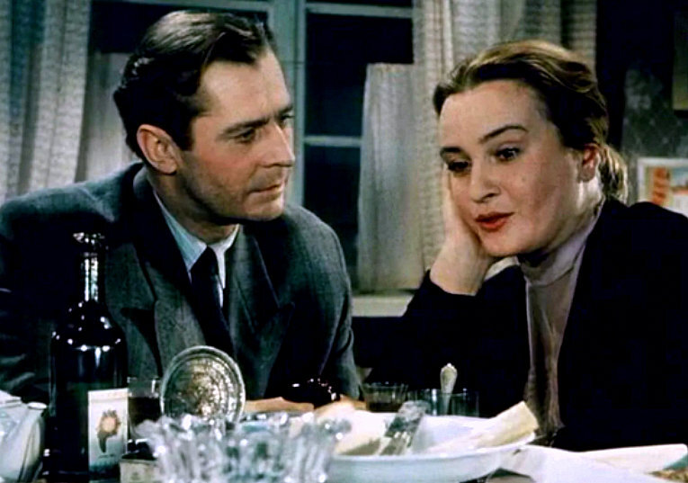 кадр из фильма «За витриной универмага» 