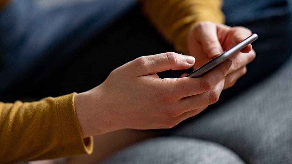     Эксперт перечислил признаки прослушки на смартфоне Global Look Press/Fabian Sommer/dpa