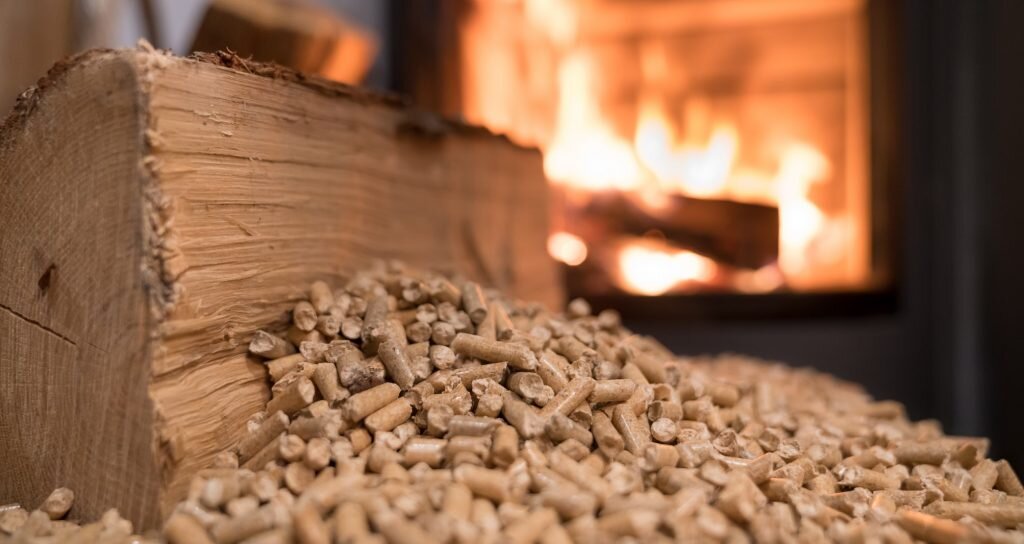 Пеллеты — аналог дров из спрессованных опилок, коры, соломы или щепок