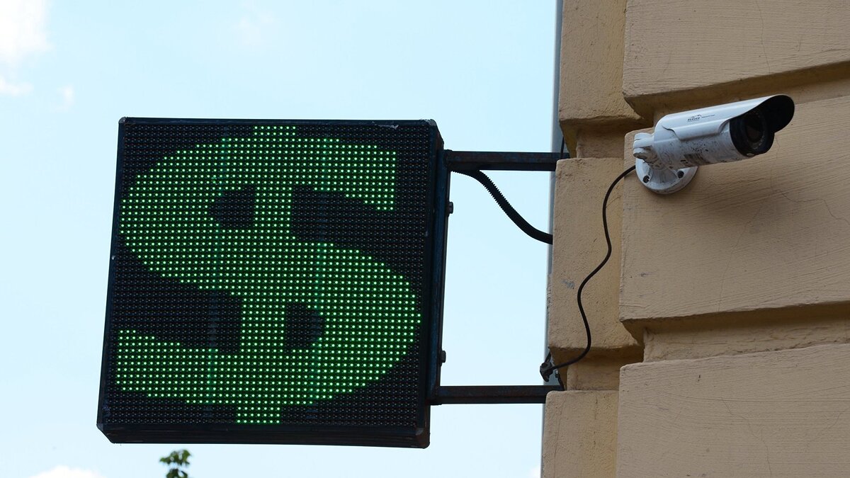    Информационное табло со знаком доллара на одной из улиц Москвы© РИА Новости . Евгений Биятов