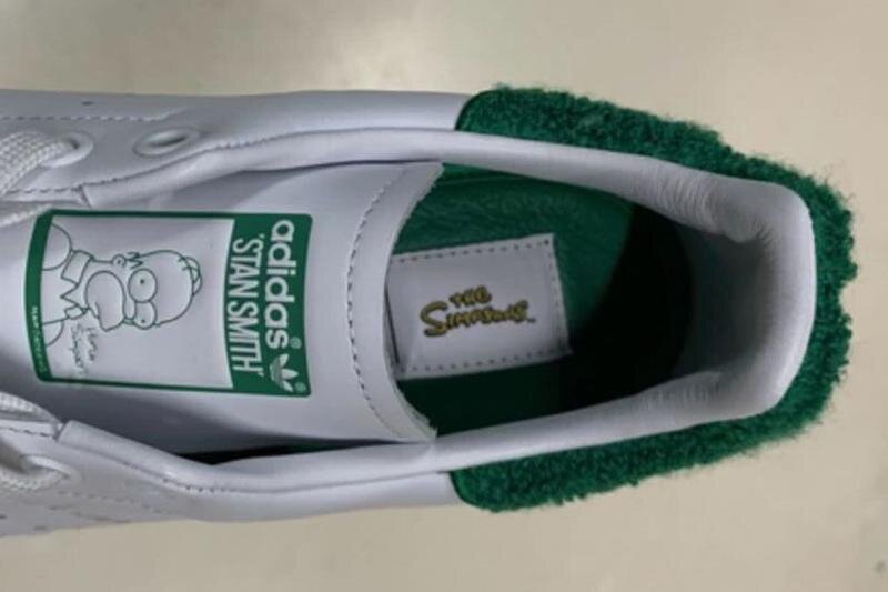    Кроссовки с Гомером (вид сверху). Источник: sneakernews.com