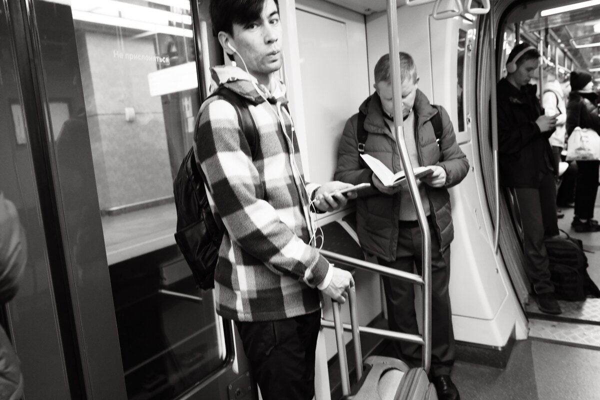 ©️Уличный фотограф Сергей Караваев, Fujifilm X-T4, Fujifilm XF 18mm f/1.4 R LM WR