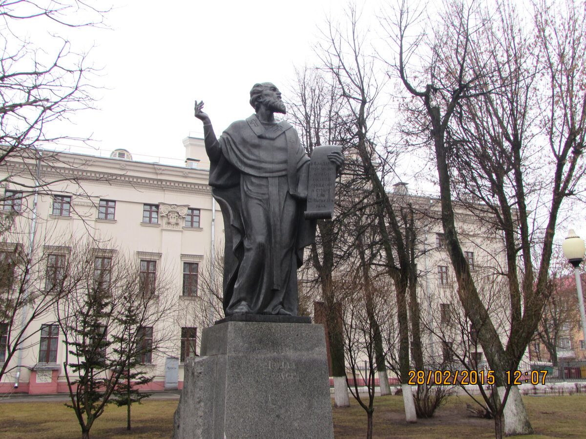 Памятник кириллу туровскому в городе туров. Памятник Кириллу Туровскому (Гомель). Памятник Кириллу Туровскому в Турове. Памятник Кириллу Туровскому в Минске.