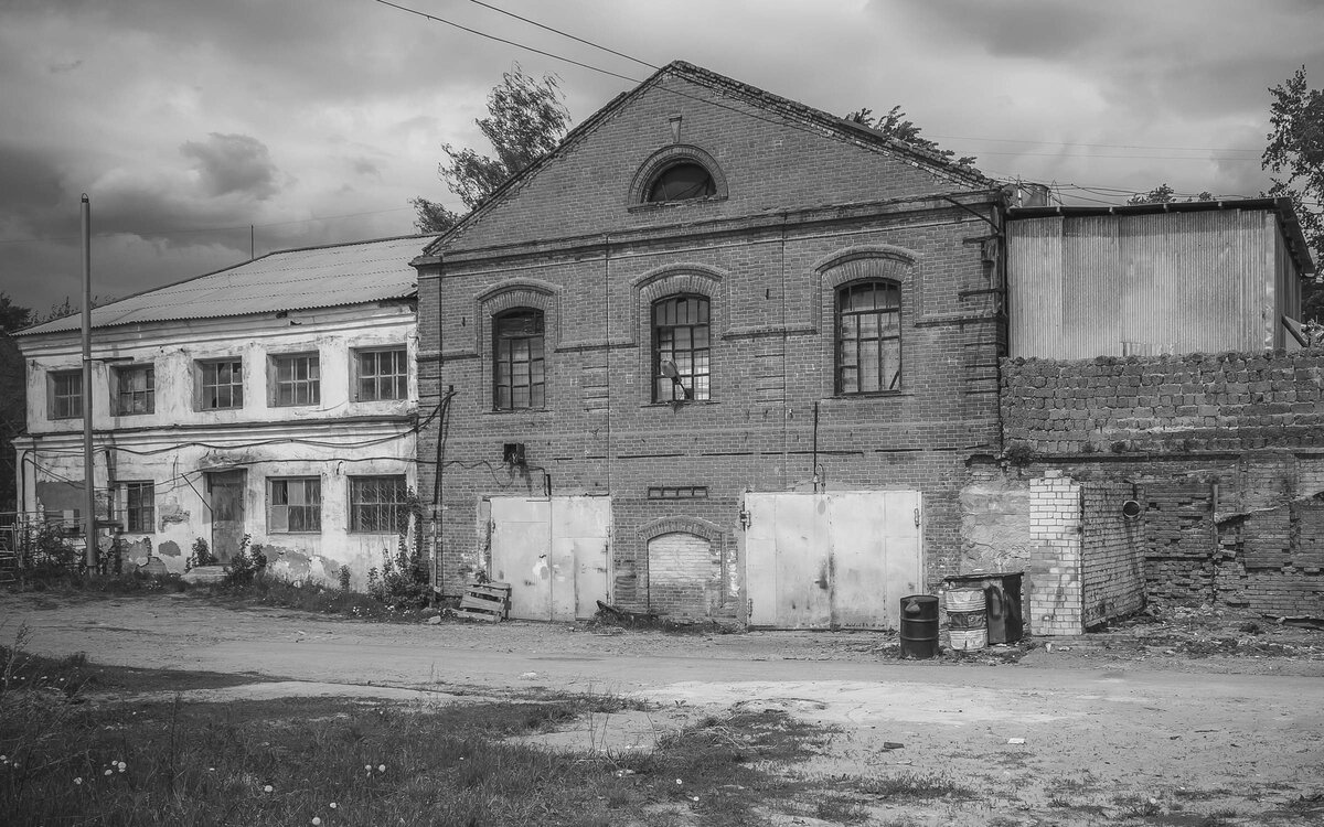 Один из старых корпусов "Жабынского завода", частично видоизменённый в советское время. 2017 год -- Тюмень | фото автора
