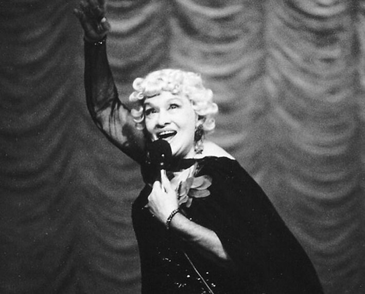 Чтобы сыграть свои лучшие роли, она выходила на сцену под конвоем. Звезда Москвы 30-х годов и прима мюзик-холла Валентина Токарская.