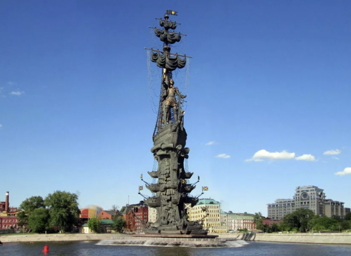 1 памятник установленный в москве