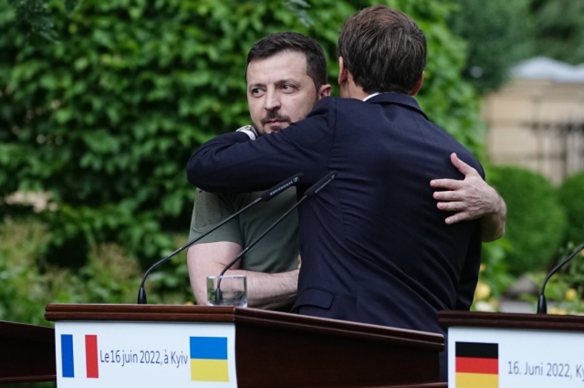    Politico: чиновникам ЕС рекомендовали быть в костюмах на саммите на Украине