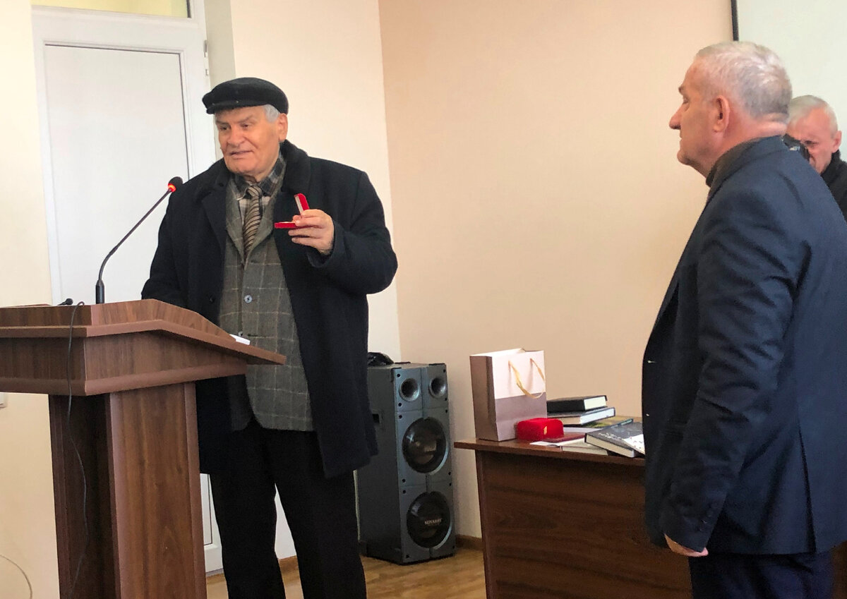 В столице Нагорного Карабаха - Степанакерте отметили 70-летие поэта Давида Микаеляна. Фоторяд