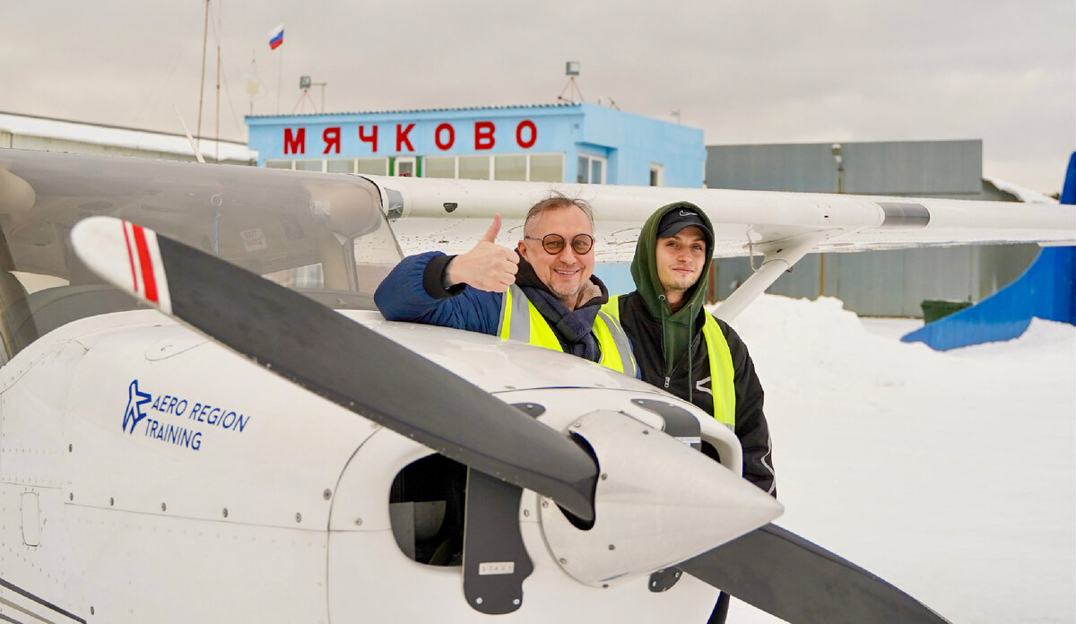 Аэро регион. Ан 72 на северном полюсе. барнео северный полюс булатников самолёт. хозяин арктики самолет. аэропорт ухта самолет.