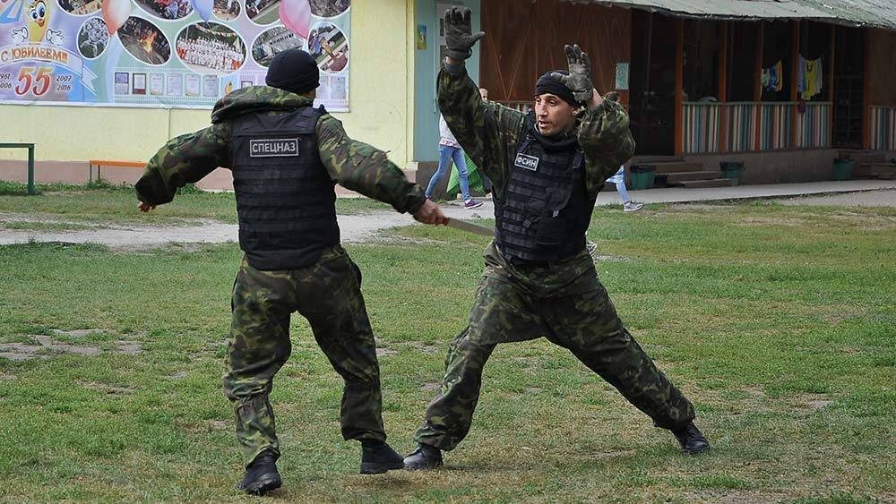 Осам сегодня. Рукопашный бой спецназа Альфа. Спецназ в бою. Боевое искусство спецназа. Александр Кистень рукопашный бой.